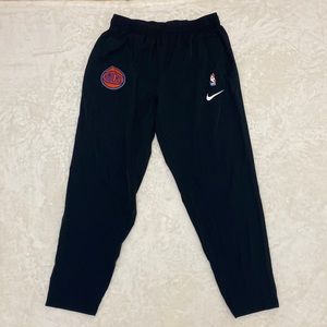 New York Knicks Nike dri-fit black windpants. Size XXL.  Great condition.